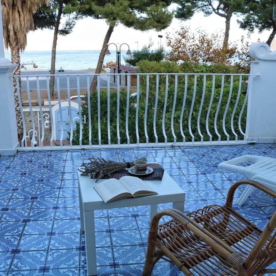 Villa Del Melograno Патті Екстер'єр фото